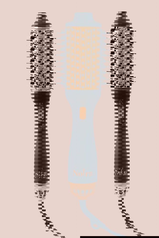 Noira hot air brush style & volume