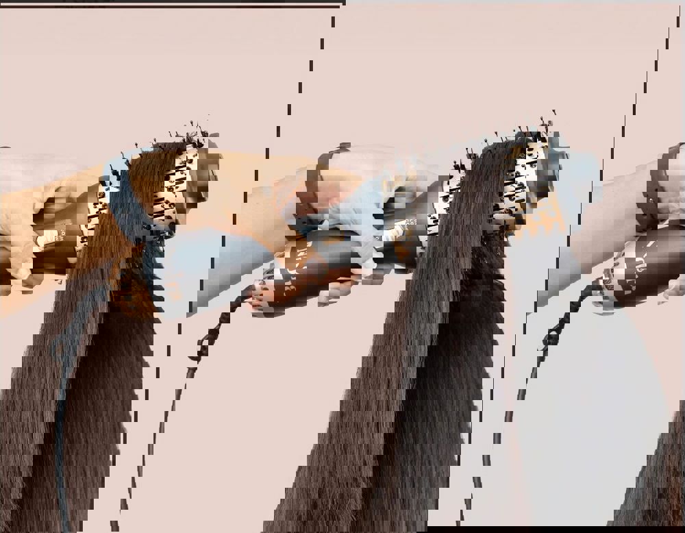 Noira hot air brush style & volume