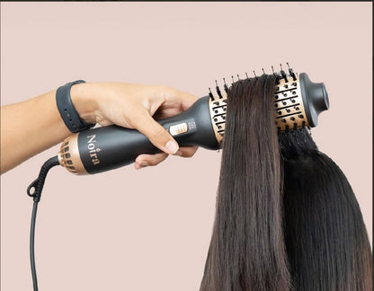 Noira hot air brush style & volume